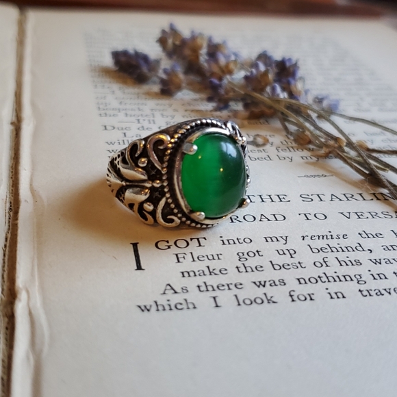 Jewelry - Bright Green Cats Eye Sterling Silver Ring